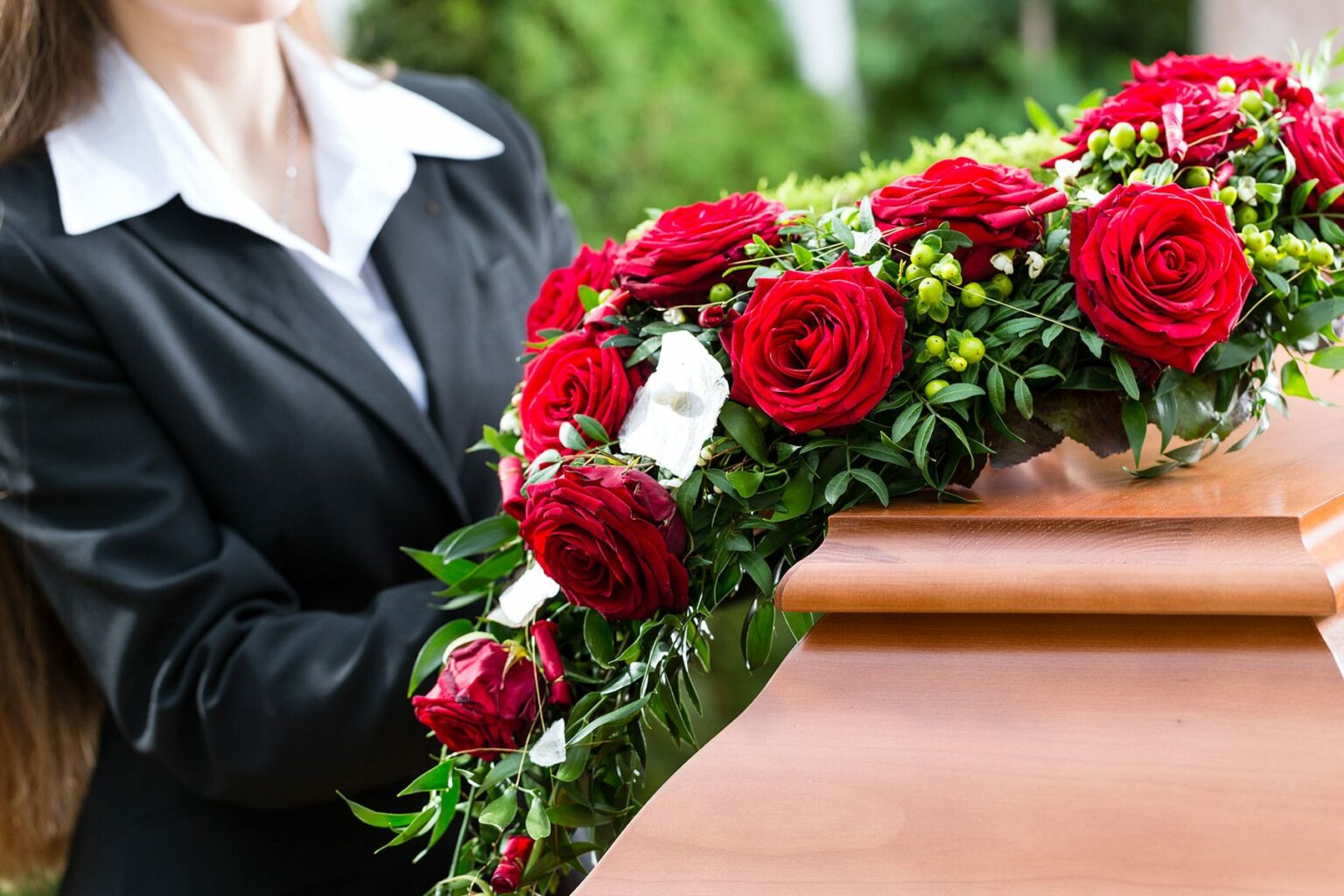 fleurs au dessus du cercueil